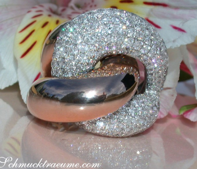 Striking Diamond Ring (4,36 ct.) Striking Diamond Ring (4,36 ct.)