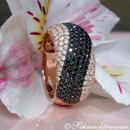Interesting Wave Style Black & White Diamond Ring