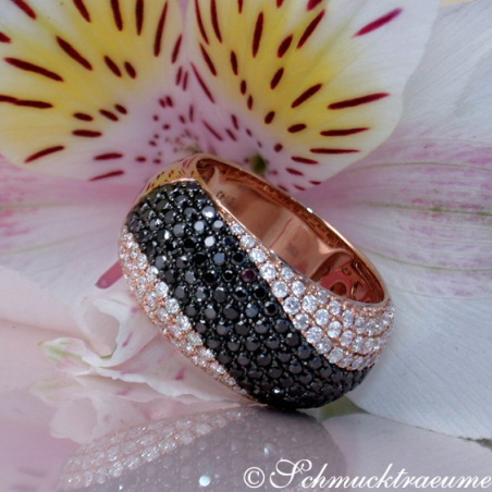 Interesting Wave Style Black & White Diamond Ring