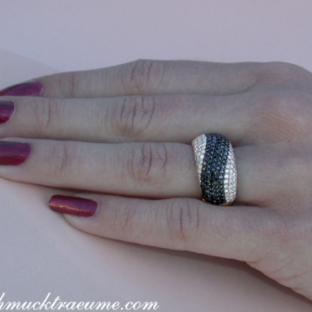 Interesting Wave Style Black & White Diamond Ring