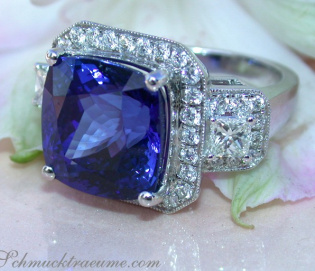 Terrific AAA Tanzanite Ring with Diamonds