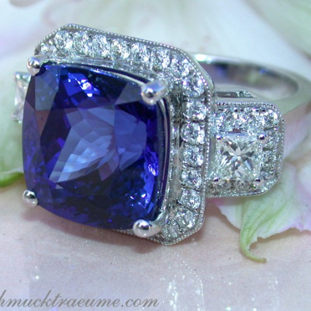 AAA Tansanit Ring mit Brillanten