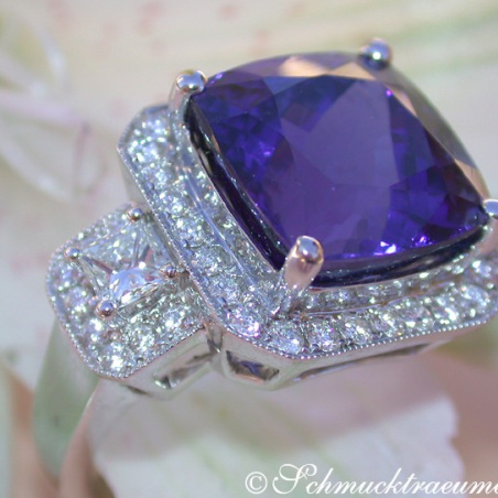 AAA Tansanit Ring mit Brillanten