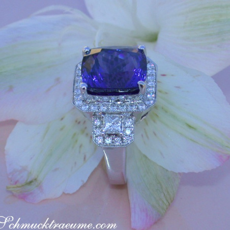 AAA Tansanit Ring mit Brillanten