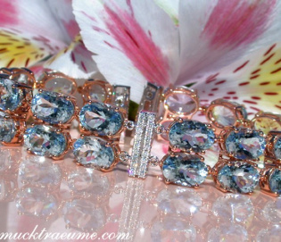 Stately Aquamarine Bracelet with Diamonds