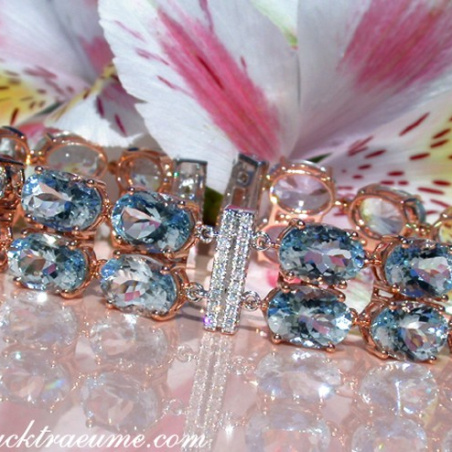 Stately Aquamarine Bracelet with Diamonds