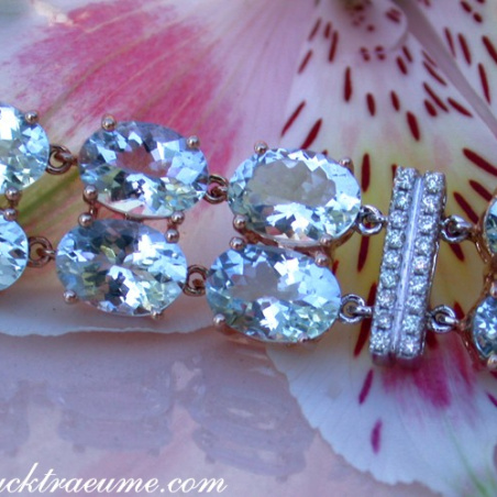 Stately Aquamarine Bracelet with Diamonds