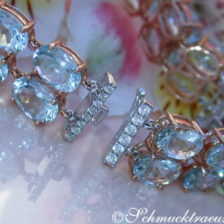 Stately Aquamarine Bracelet with Diamonds