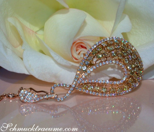High Carat Pendant with Yellow & White Diamonds High Carat Pendant with Yellow & White Diamonds