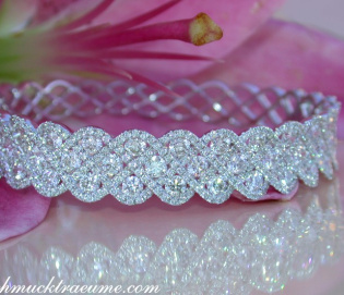 Exquisite Diamond Bangle (7,10 ct.)