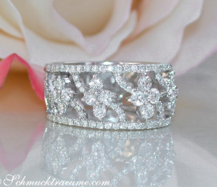 Feminine Blossom Style Diamond Ring