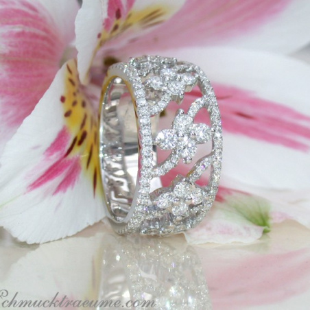 Brillanten Ring im Blüten Design
