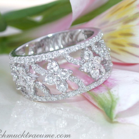 Brillanten Ring im Blüten Design