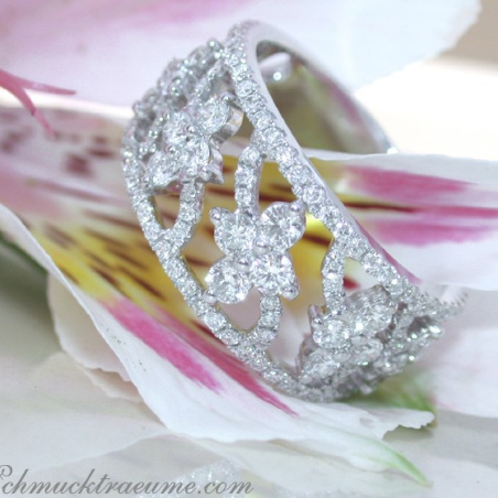 Brillanten Ring im Blüten Design