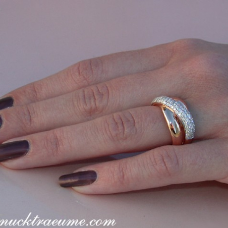 Cross Over Rosegold Ring with Diamonds