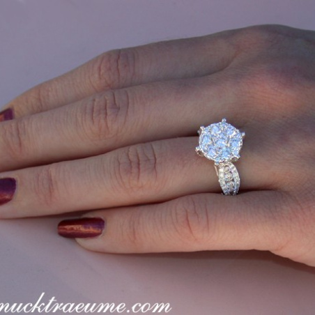 Precious "Solitaire Style" Diamond Ring