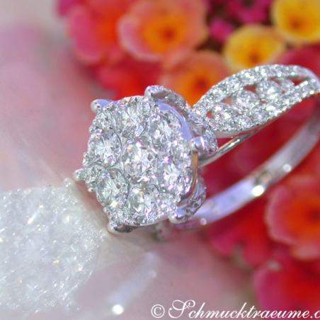 Precious "Solitaire Style" Diamond Ring