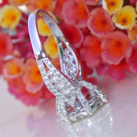 Precious "Solitaire Style" Diamond Ring