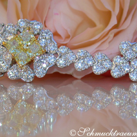 High-end Key Pendant with Yellow and White Diamonds