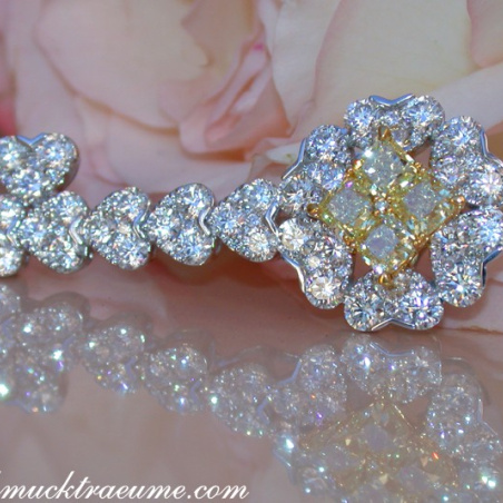 High-end Key Pendant with Yellow and White Diamonds