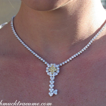 High-end Key Pendant with Yellow and White Diamonds