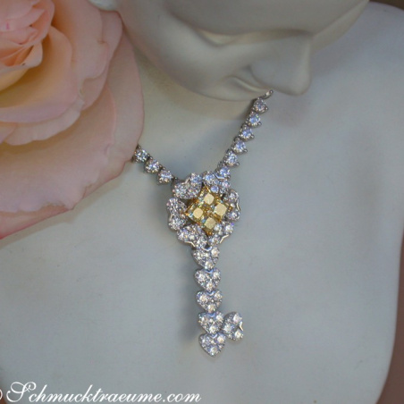 High-end Key Pendant with Yellow and White Diamonds