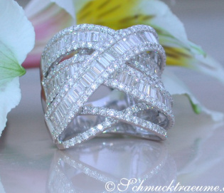 Crossover Diamond Ring with Baguette Diamonds