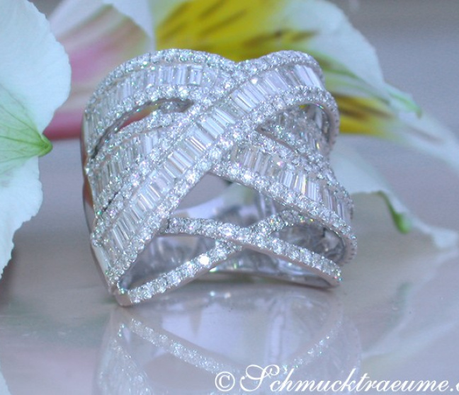 Crossover Diamond Ring with Baguette Diamonds Crossover Diamond Ring with Baguette Diamonds