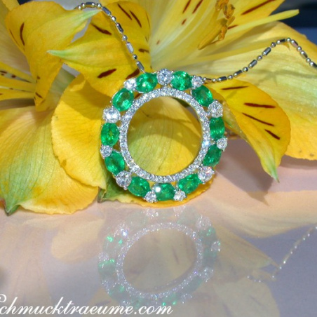 Wonderful Emerald Circle Pendant with Diamonds