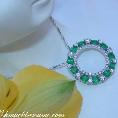Wonderful Emerald Circle Pendant with Diamonds