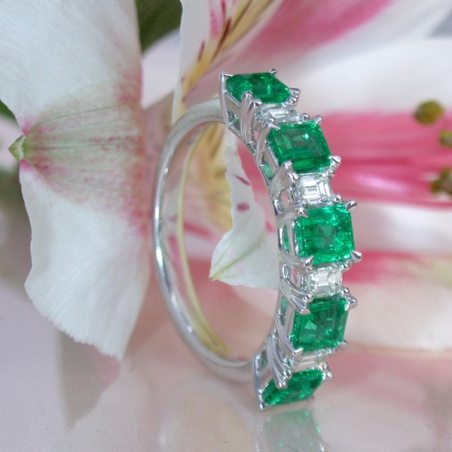Diamanten Ring mit kolumbianischen Smaragden