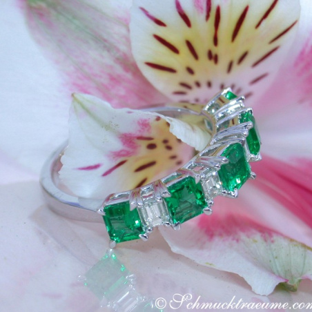 Diamanten Ring mit kolumbianischen Smaragden