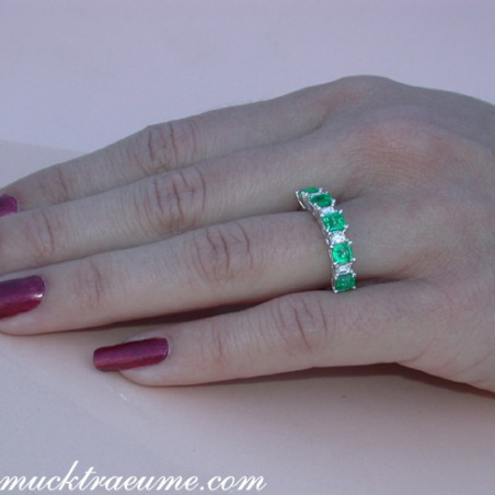 Diamanten Ring mit kolumbianischen Smaragden