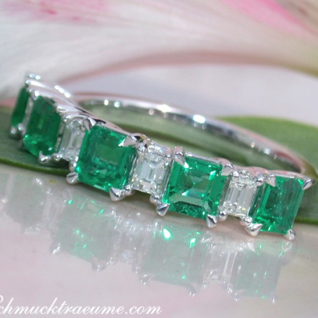 Diamanten Ring mit kolumbianischen Smaragden