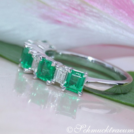 Diamanten Ring mit kolumbianischen Smaragden