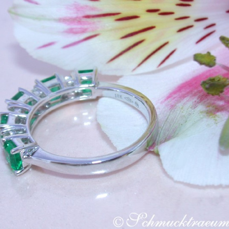 Diamanten Ring mit kolumbianischen Smaragden