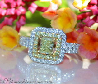 Terrific Yellow & White Diamond Ring