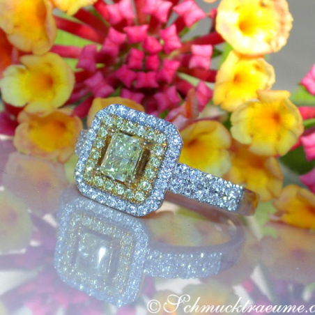 Terrific Yellow & White Diamond Ring