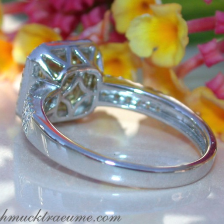 Terrific Yellow & White Diamond Ring