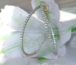 Pretty Hoop Earrings with Diamonds