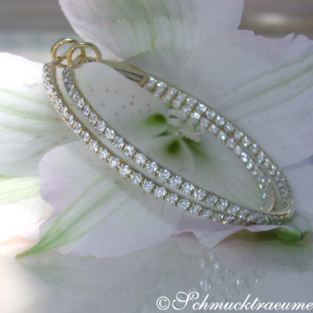 Pretty Hoop Earrings with Diamonds