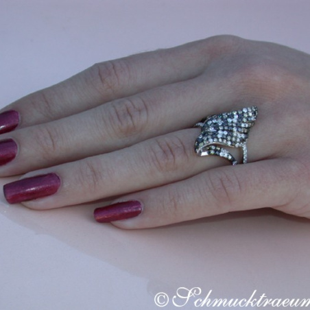 Extravagant Ring with black, white & natural brown Diamonds