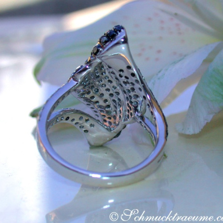 Extravagant Ring with black, white & natural brown Diamonds