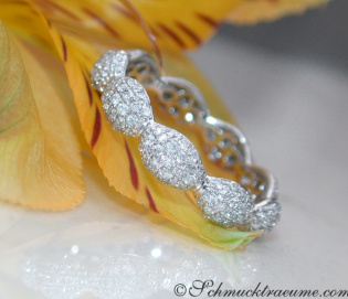 Timeless Diamond Pavé Eternity Ring in White gold