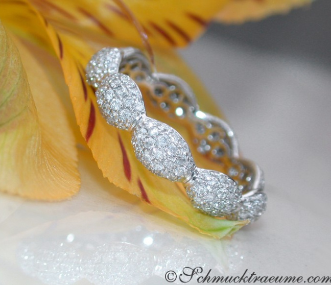 Timeless Diamond Pavé Eternity Ring in White gold Timeless Diamond Pavé Eternity Ring in White gold