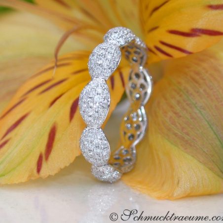 Timeless Diamond Pavé Eternity Ring in White gold