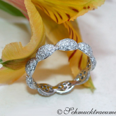 Timeless Diamond Pavé Eternity Ring in White gold