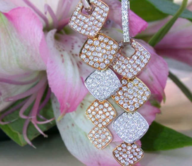 High-end Dangling Earrings with Diamonds High-end Dangling Earrings with Diamonds