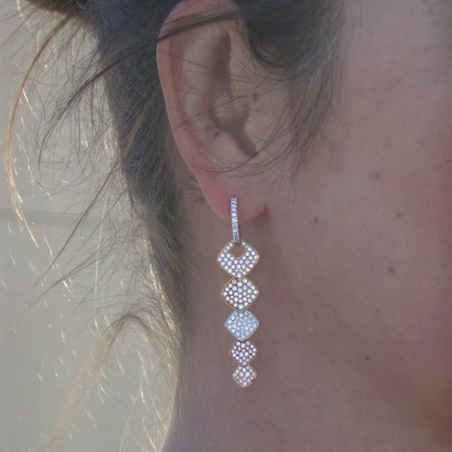 High-end Dangling Earrings with Diamonds