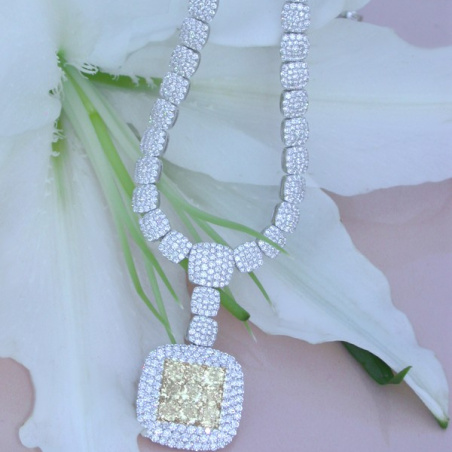 Luxus: Brillanten Collier mit gelben Diamanten